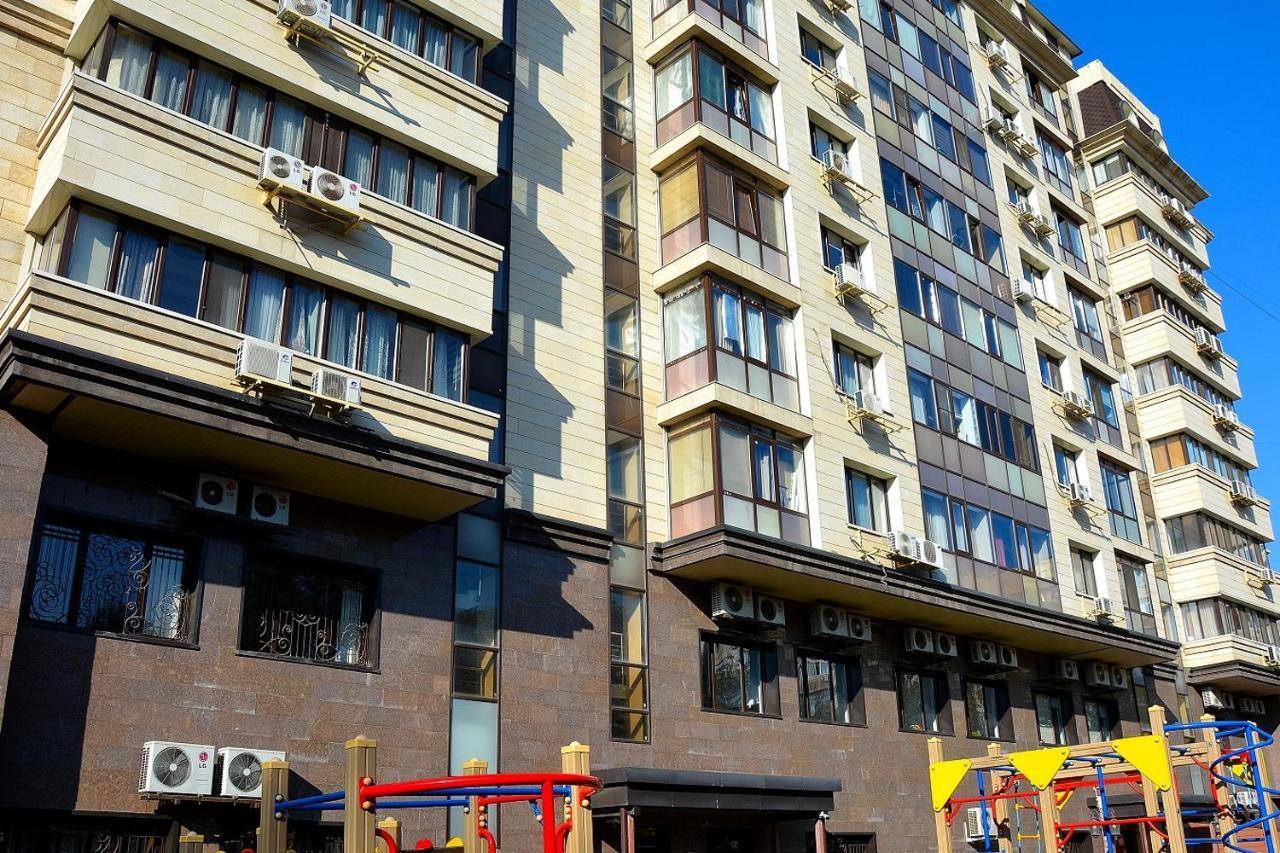 Уютная 2-Комнатная Квартира В Центре Г. Алматы Bagian luar foto
